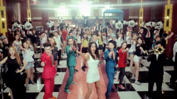 Honey-G из Superstar K4 представили видеоклип на трек ‘You’ с участием Ли Хёри и Брэдом из Busker Busker