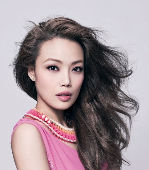 Джои Юн выпустила видеоклип на трек «Seven Wonders» из нового альбома